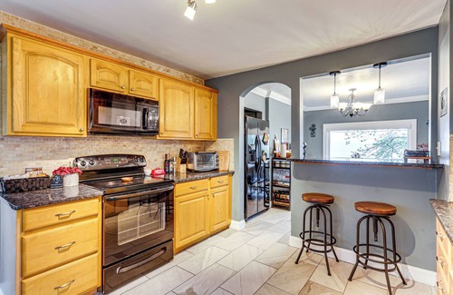 Forest Grove Cottage | Lakefront Cottage 2 Mi to Palladium in Worcester!