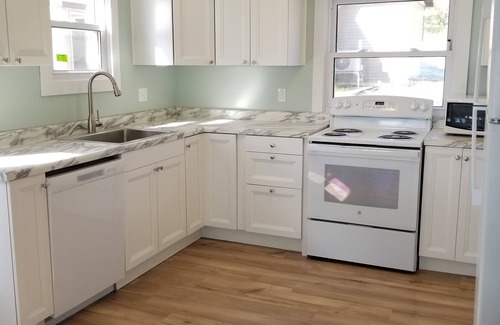 Frankfort Cottage | Lakefront Cottage #3, AC, Newly Remodeled, 4 SUPs, 8 Kayaks, Rowboats