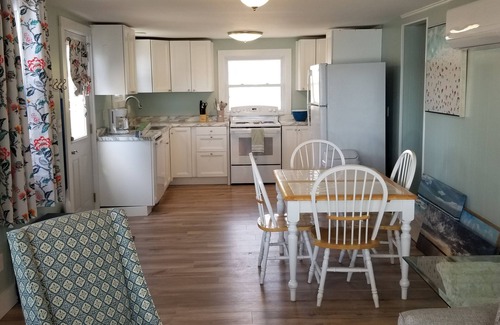 Frankfort Cottage | Lakefront Cottage #3, AC, Newly Remodeled, 4 SUPs, 8 Kayaks, Rowboats
