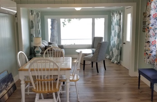 Frankfort Cottage | Lakefront Cottage #3, AC, Newly Remodeled, 4 SUPs, 8 Kayaks, Rowboats