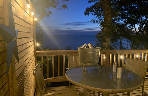 Grand Beach Cottage | Lakefront Cottage in Grand Beach Provincial Park