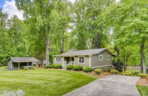 Troutman House | Lakefront Cottage located in a quiet cove with a fire-pit, kayaks & paddle board