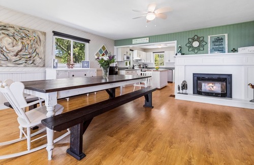 Dunnville Cottage | Lakefront Cottage on Private Beach