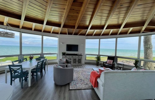 Caseville House | Lakefront Cottage on Lake Huron w/100ft Sandy Beach