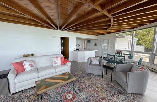 Caseville House | Lakefront Cottage on Lake Huron w/100ft Sandy Beach