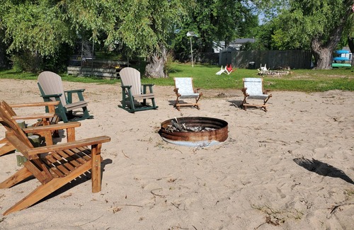 Houghton Lake Cottage | Lakefront Cottage, family friendly, close to everything but away from it all