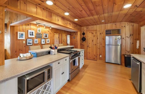 Ripon Cottage | Lakefront Cottage with sandy bottom swimming!