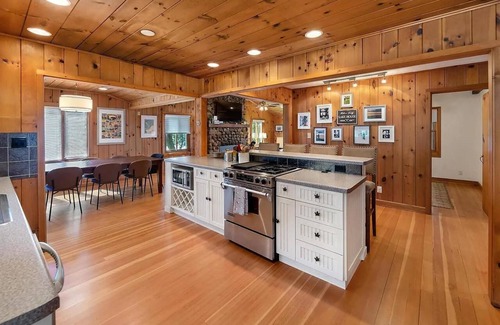 Ripon Cottage | Lakefront Cottage with sandy bottom swimming!