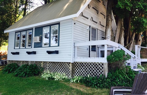 Rideau Lakes Cottage | lakefront cottage with great fishing