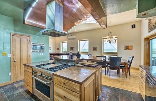Wheatland House | Lakefront Country Home w/Waterslide & Trampoline!