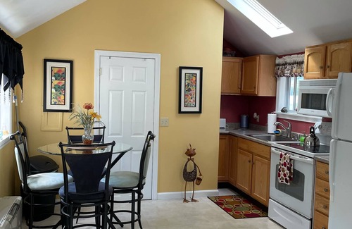Rockport Cottage | Lakefront Cozy Cottage