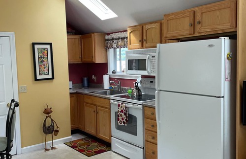 Rockport Cottage | Lakefront Cozy Cottage