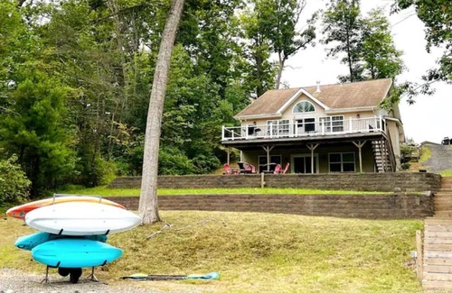 Athens House | Lakefront |Dock| Firepit |Beach|Ski| Catskills|Hudson |Athens|Sleepy Hollow Lake