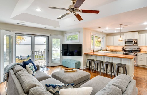 Lake Koshkonong Cottage | Lakefront Edgerton Cottage w/Deck & Grill!