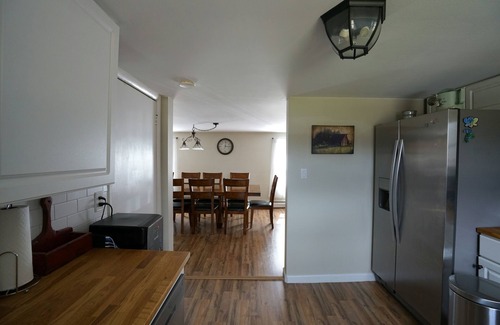 Blakeslee House | Lakefront Escape -1 acre/private pool/kayak/fire pit/swing set