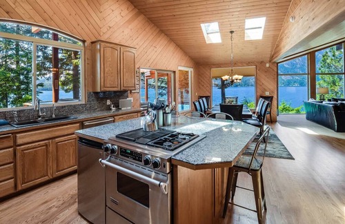 Cle Elum House | Lakefront Escape-HotTub, Fireplace, GameRoom + Stay&Save Free Nights