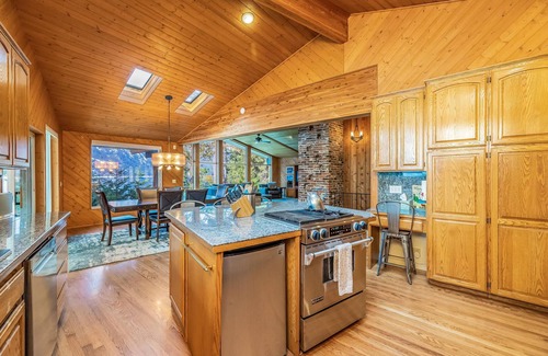 Cle Elum House | Lakefront Escape-HotTub, Fireplace, GameRoom + Stay&Save Free Nights