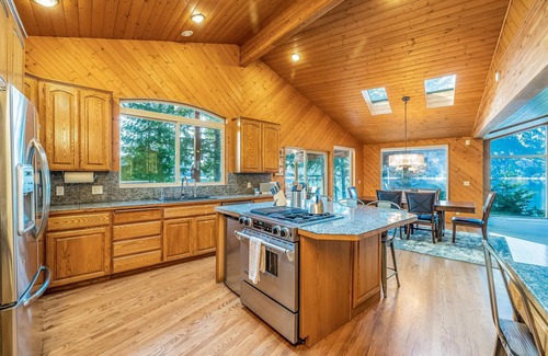 Cle Elum House | Lakefront Escape-HotTub, Fireplace, GameRoom + Stay&Save Free Nights