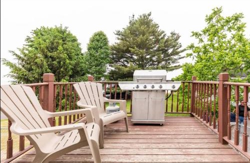 Cleveland House | Lakefront Family Getaway