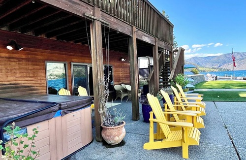 Chelan House | Lakefront Family Getaway: WiFi, Hot Tub, Pool Table, Right on Lake Chelan