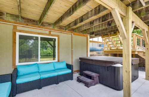 Pontoon Beach House | Lakefront Family Home 13 Mi From Gateway Arch!