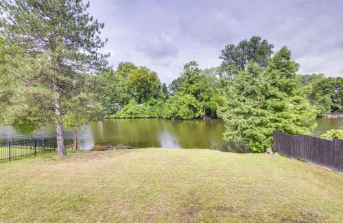 Pontoon Beach House | Lakefront Family Home 13 Mi From Gateway Arch!