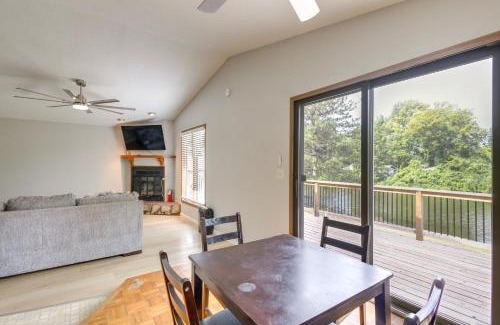 Pontoon Beach House | Lakefront Family Home 13 Mi From Gateway Arch!
