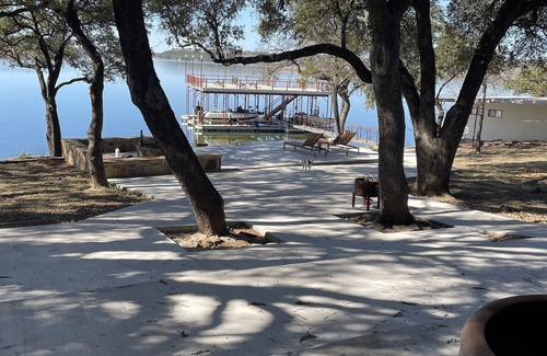 Caddo House | Lakefront Fishermen’s Villa at Possum Kingdom