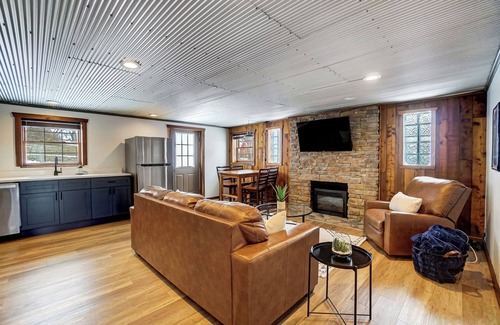 Logan House | Lakefront + Fishing + Hot Tub