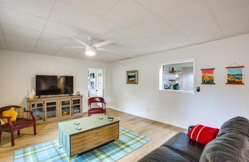 Berryville House | Lakefront Frankston Cabin with Dock and Fire Pit!
