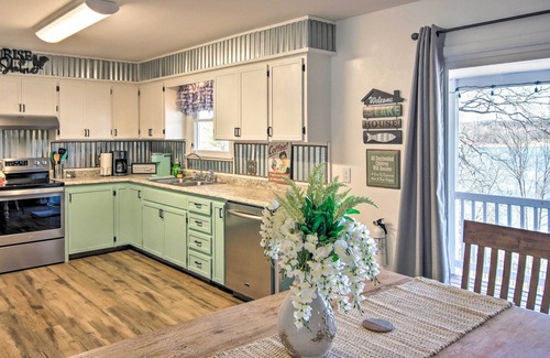 Shell Knob House | Lakefront Gem w/Screened Porch + Game Room!