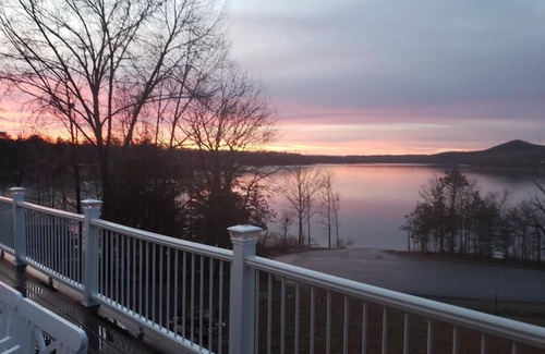 Shell Knob House | Lakefront - Gentle Slope to Water - Sleeps 18