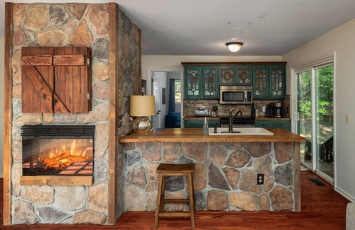 Leasburg House | Lakefront Getaway, Private Dock, Porch, and Fishing!