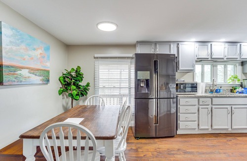 Bogart House | Lakefront Getaway w/Porch in Athens Area!