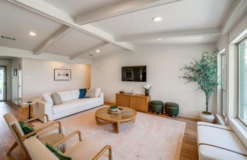 Granbury House | Lakefront Granbury Home with Patio, Fire Pit and Dock!