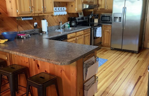 Westminster Cabin | Lakefront Hartwell- 3bed/2Bath cozy lakefront house/cabin - sleeps 10