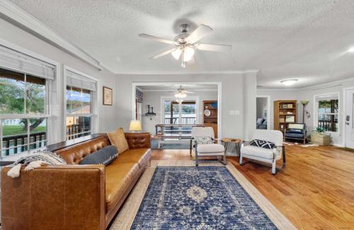 Granbury House | Lakefront Haven about 6 Mi to Historic Granbury Square