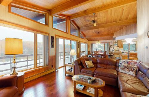Lake Tomahawk House | Lakefront Haven