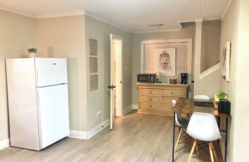 Granbury House | Lakefront Hidden Cove Guest Suite Private Entrance