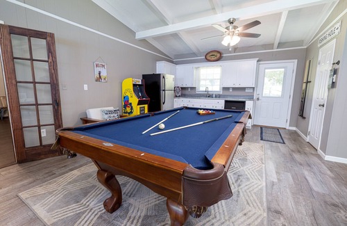 Anderson House | Lakefront Home, 6BR/4BA, Open Water/Dock. Sleeps 18. Boat Rental.