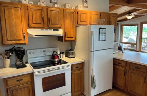 Lakeview House | Lakefront home away from home.n