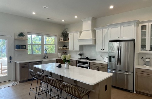 Mill Spring House | Lakefront home near vineyards, orchards tubing zip lining Biltmore & much more!