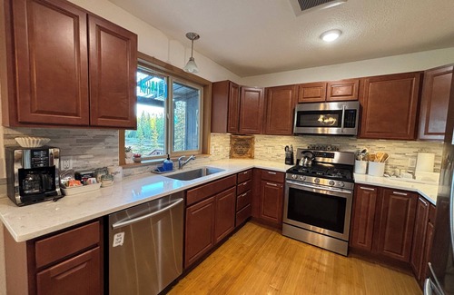 Kasilof House | Lakefront Home next to Kenai and Kasilof River w/Hot tub and view. Sleeps 6-12