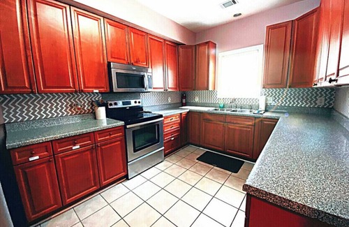 North Charleston House | LAKEFRONT HOME NEAR DOWNTOWN CHARLESTON|4 BEDROOMS