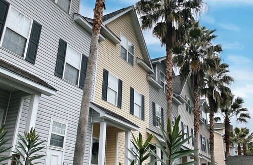 North Charleston House | LAKEFRONT HOME NEAR DOWNTOWN CHARLESTON|4 BEDROOMS
