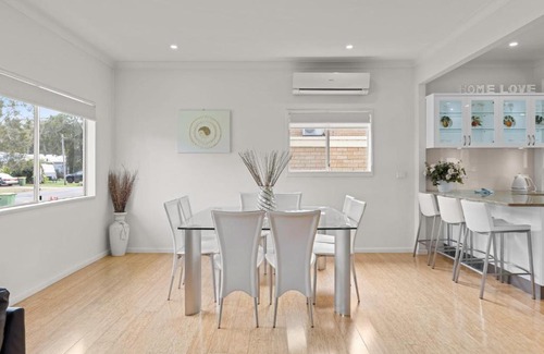 Chittaway Bay House | Lakefront home w direct access to Ourimbah Creek