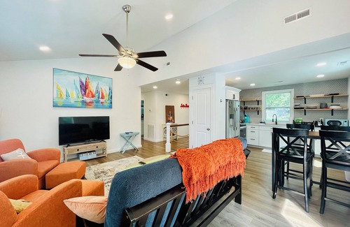 Gallatin House | Lakefront Home w/Dock on Old Hickory Lake