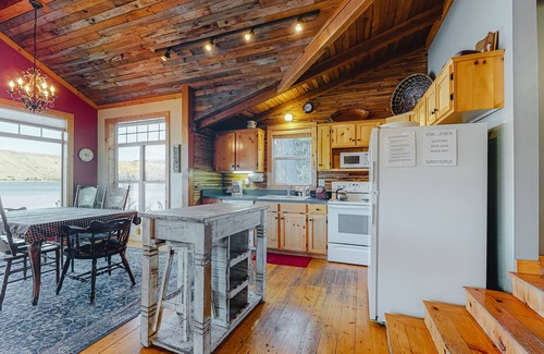 Joseph House | Lakefront home with amazing lake view, private dock & deck -DOG FRIENDLY