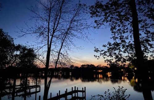 Appleton House | Lakefront home with Private suites