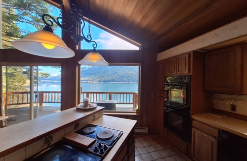 Snoqualmie Pass House | Lakefront Home with private dock, Beautiful setting!